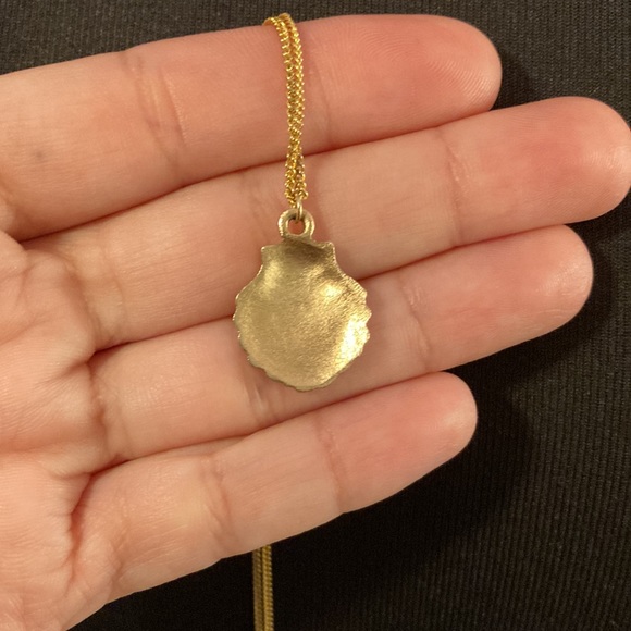 Gold Shell Necklace - Picture 4 of 5